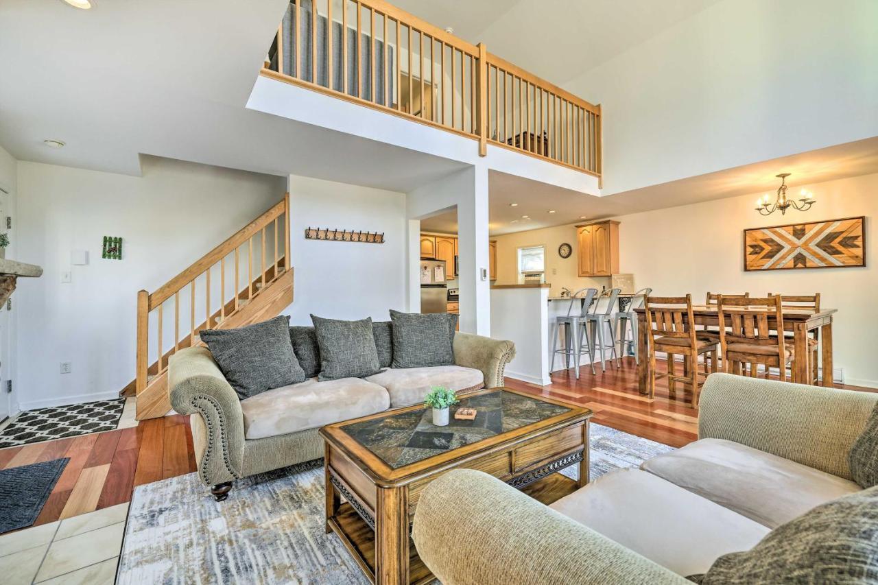 Tree-lined Pocono With Hot Tub And Decks! Casa de férias Pocono Lake