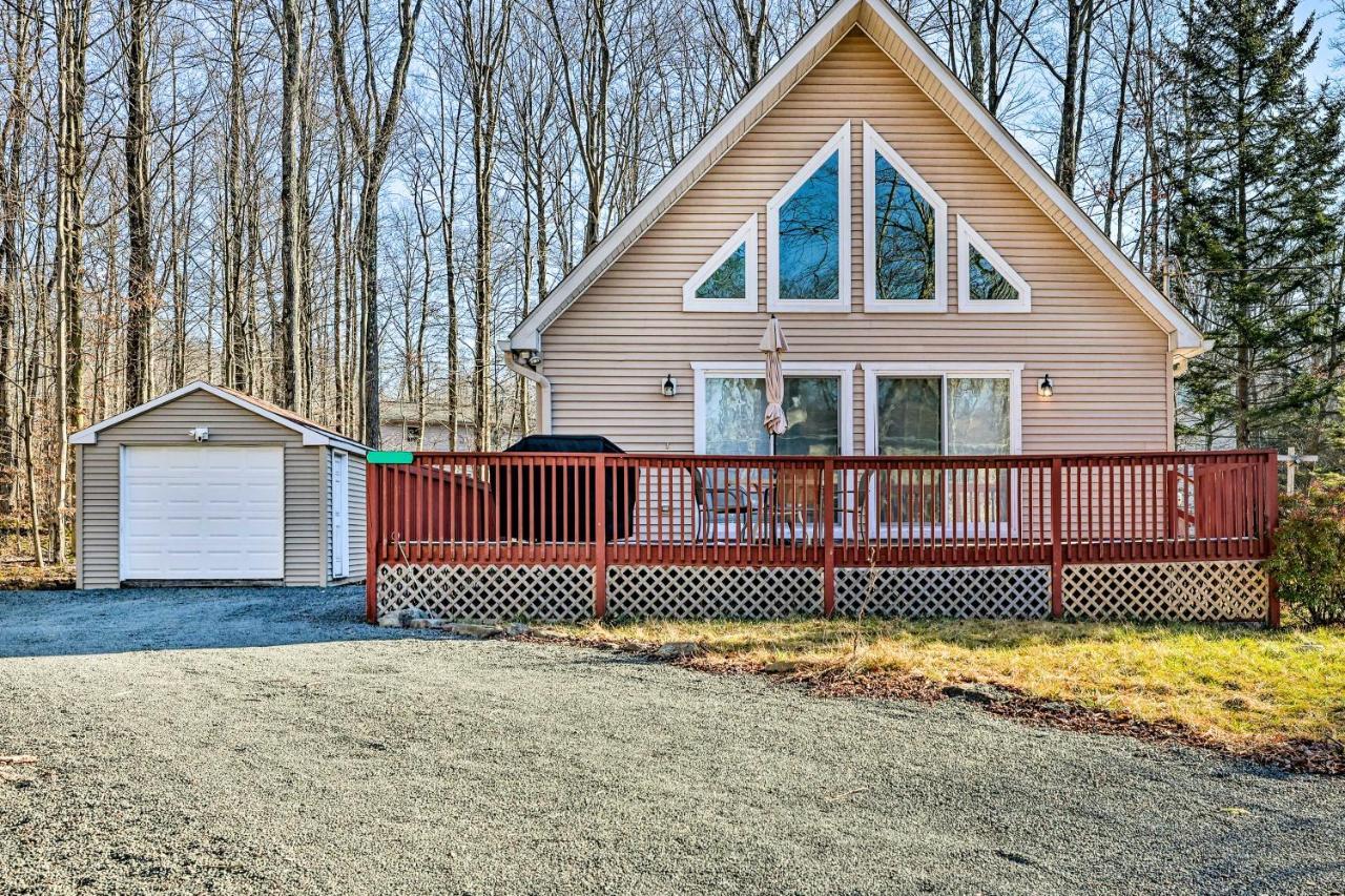 Casa de férias Tree-lined Pocono With Hot Tub And Decks! Pocono Lake
