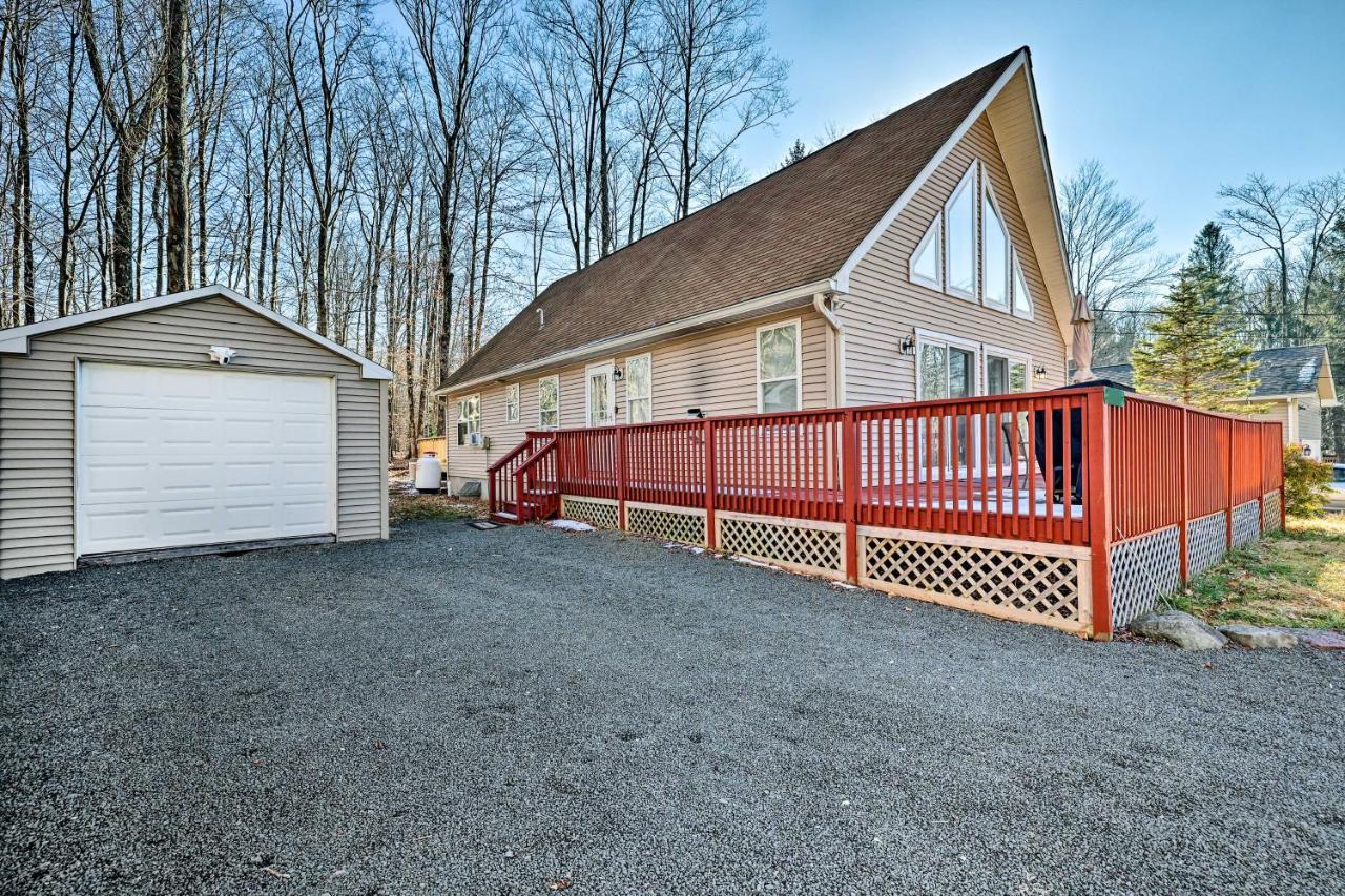 Tree-lined Pocono With Hot Tub And Decks! Pocono Lake