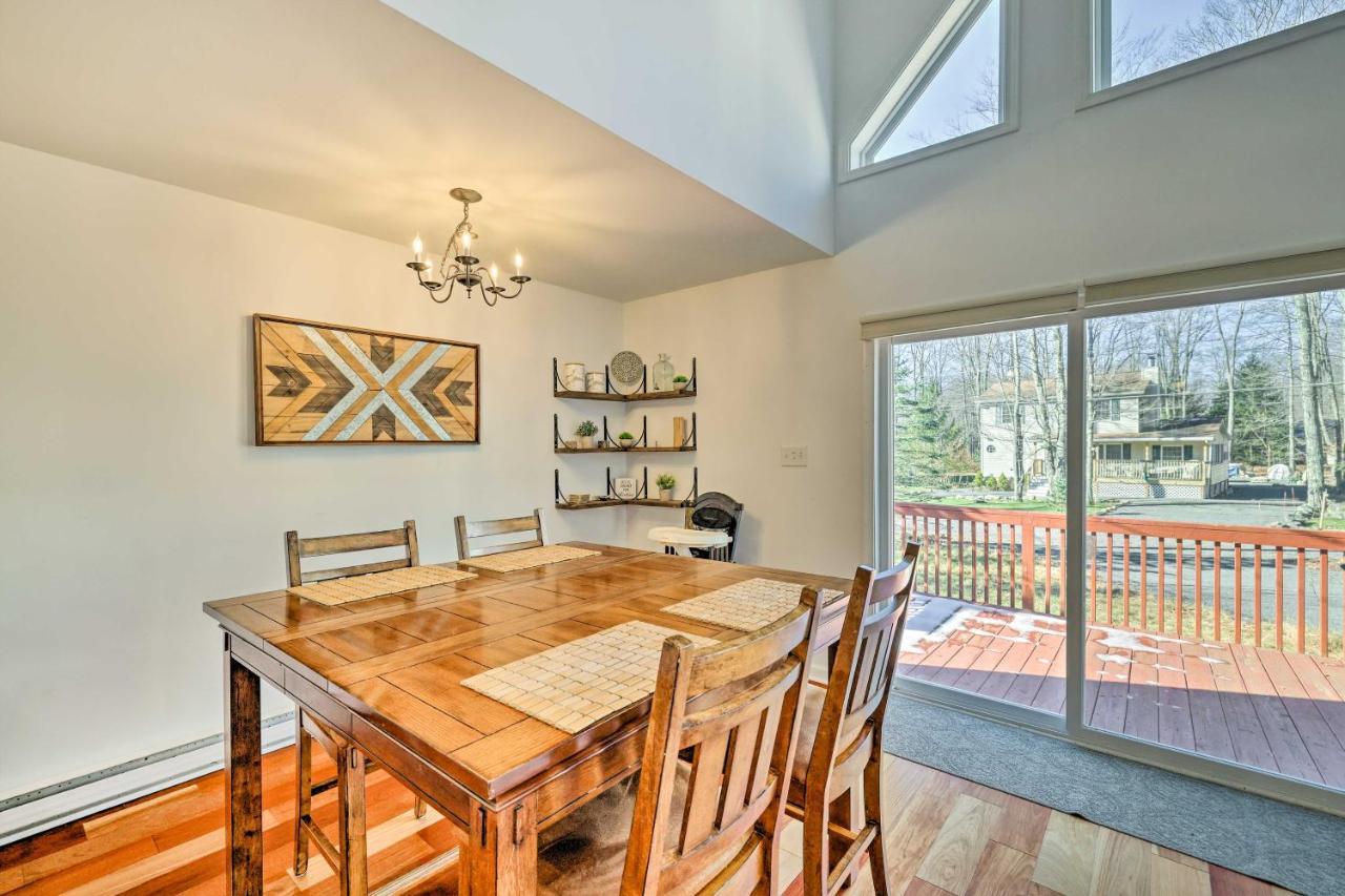 Tree-lined Pocono With Hot Tub And Decks! Casa de férias *