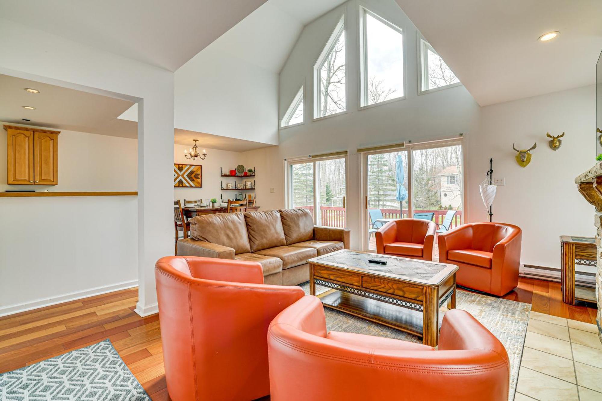 Casa de férias Tree-lined Pocono With Hot Tub And Decks! Pocono Lake