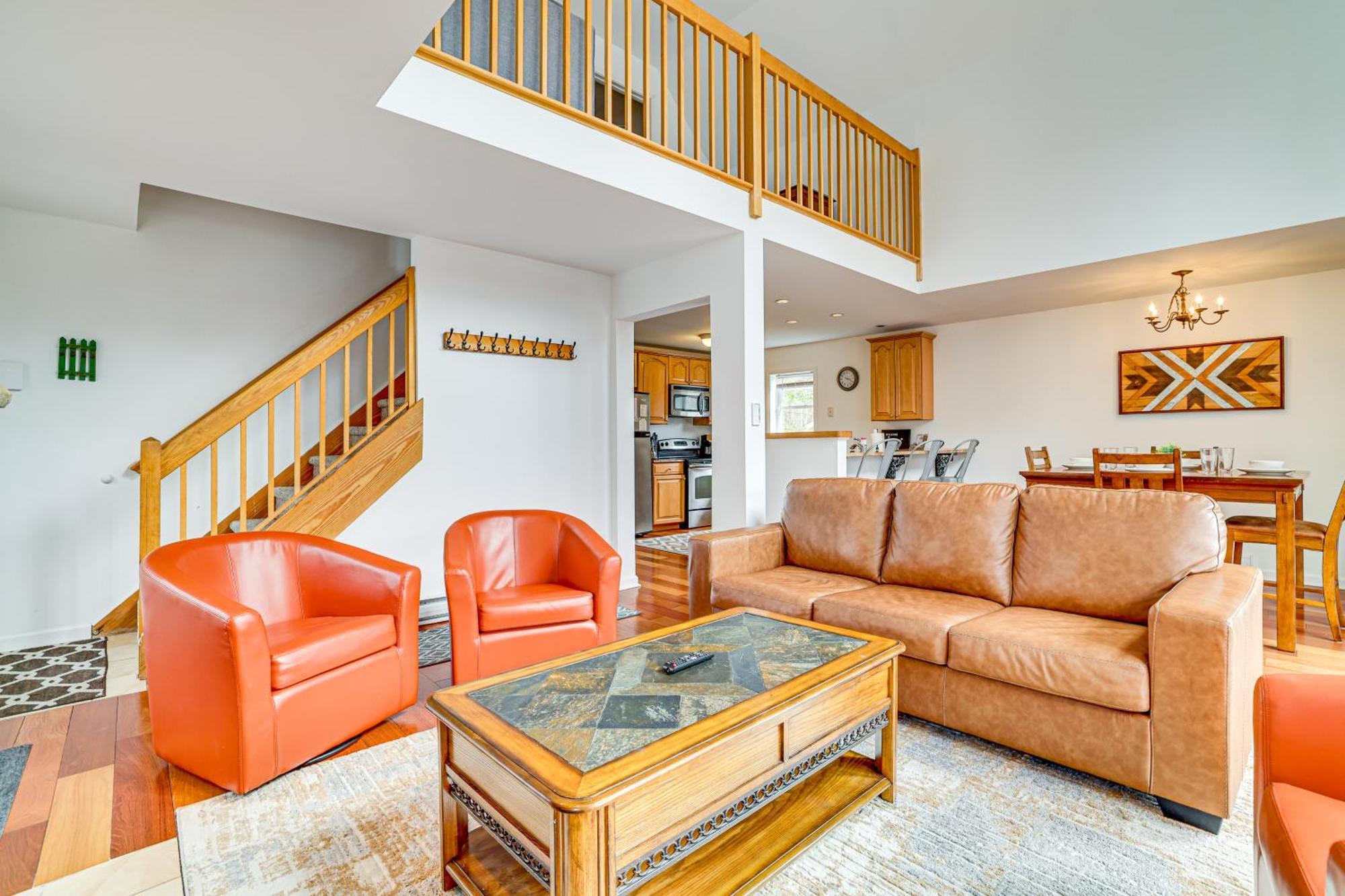 Tree-lined Pocono With Hot Tub And Decks! * Pocono Lake